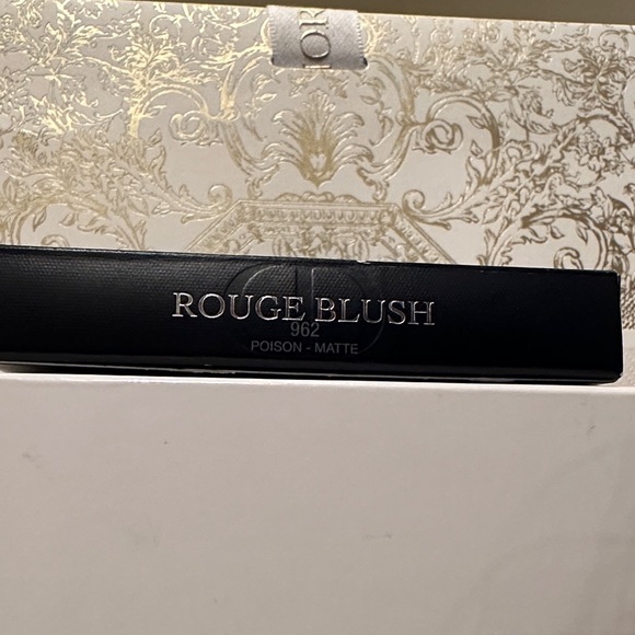 Dior Rouge Blush - Picture 3 of 4